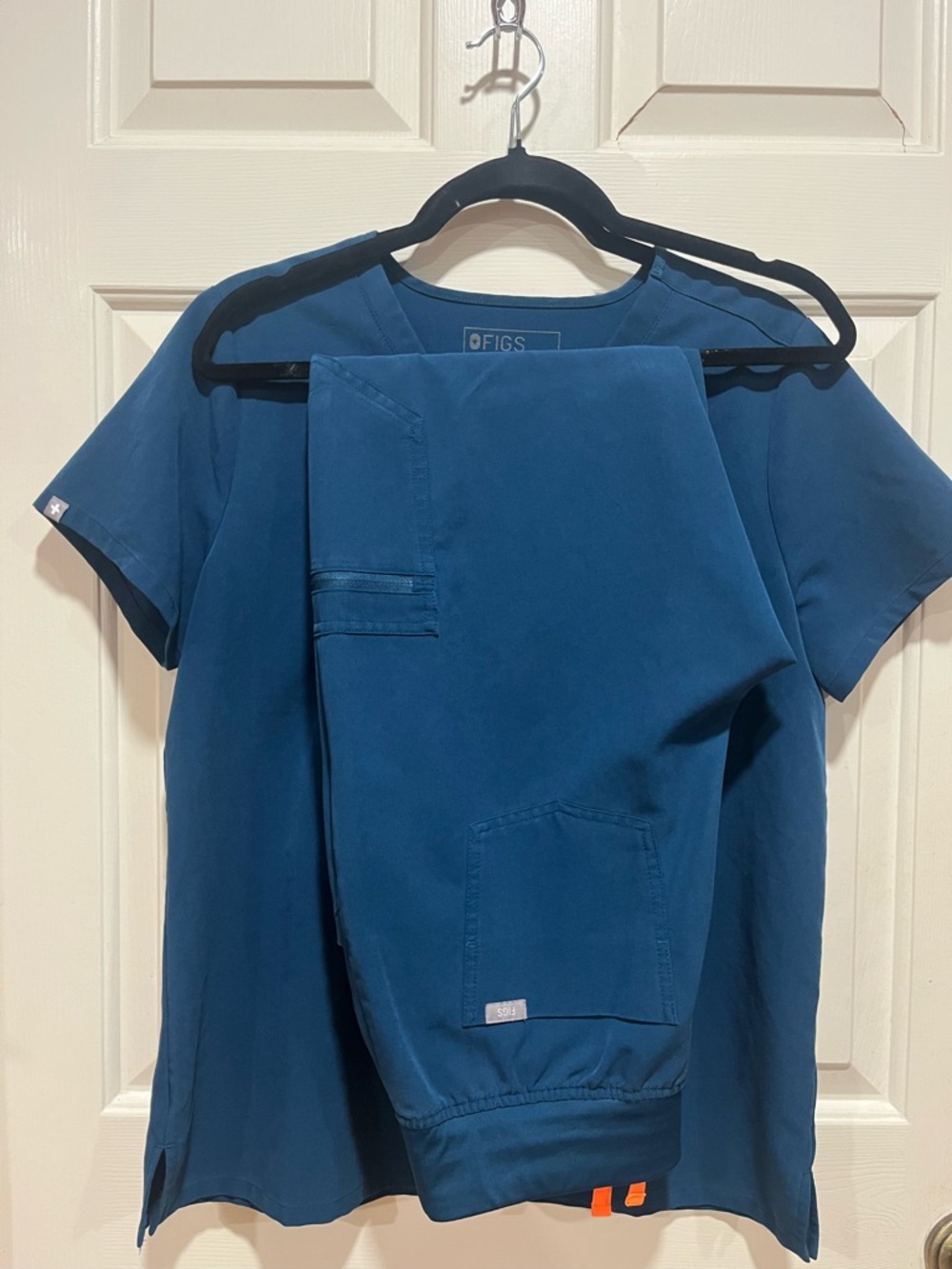 Figs MEDIUM Deep Reef Scrub Top and Pants Set